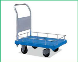 荷物落下ガード付きプラスチック台車