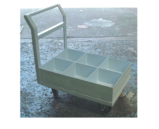 液漏れしない枠に缶を入れます。 液漏れしない枠に缶を入れます。