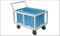 プラスチック製かごを荷台として運搬する台車